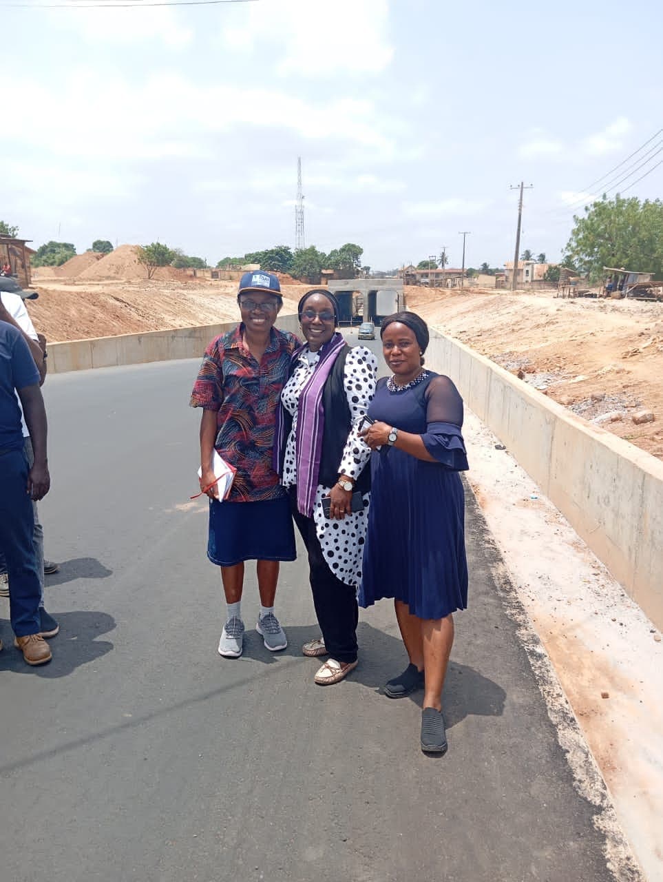 APWEN Ibadan chapter delegates with Contractors and Client representatives 
    at a section of Ogbomosho-Iseyin Road